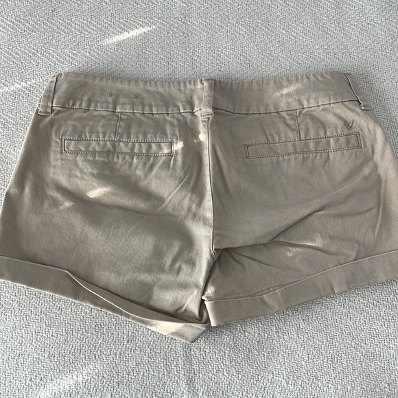 American Eagle Khaki Shorts - Picture 3 of 4